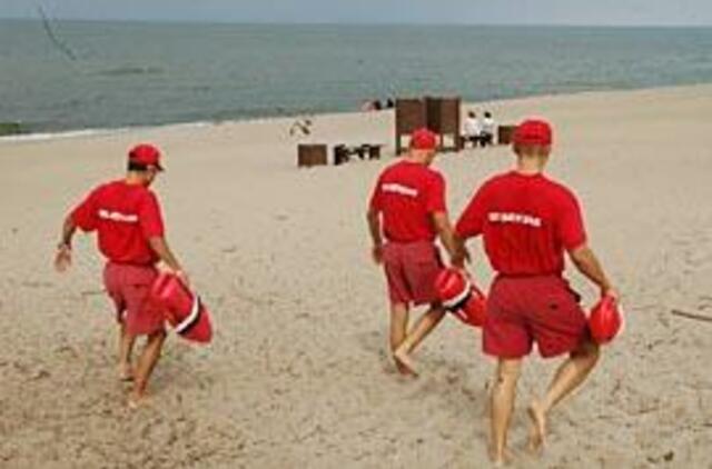 Į pliažą: gelbėtojai aplenkė poilsiautojus