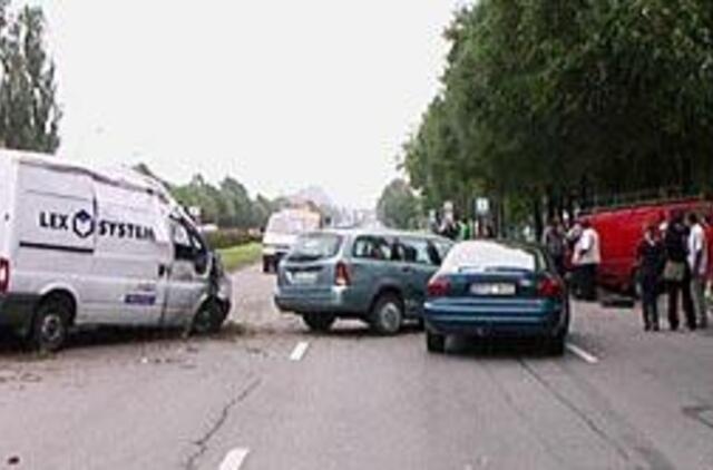 Baltijos prospekte skraidė mašinos