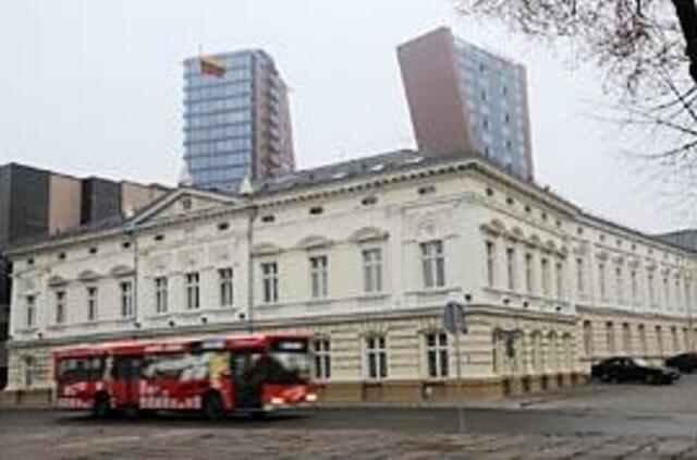 Valdininkų kariauna sudeda ginklus