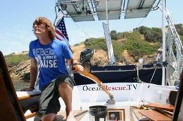 Vienas po burėmis aplink pasaulį