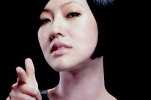 Kinai masiškai keičiasi veidus