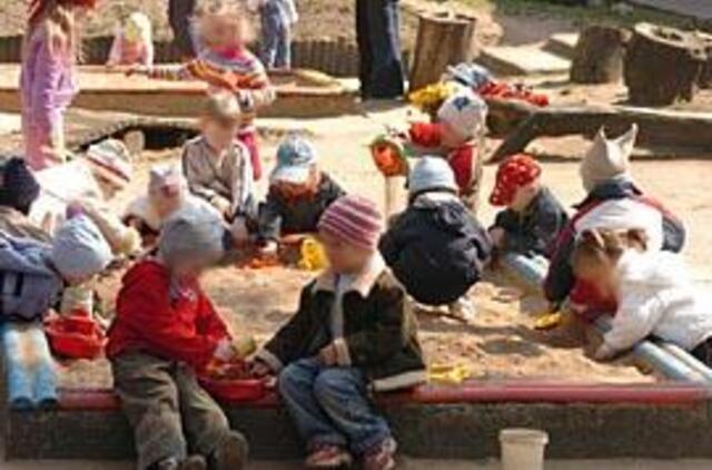 Valdžia: darželiai netuštėja, mokesčiai tėvams gali mažėti