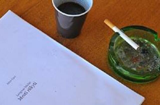 Laimingi metę rūkyti