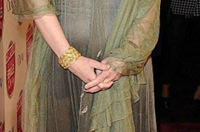 Britų premjero žmona pakerėjo Londoną nuoga krūtine