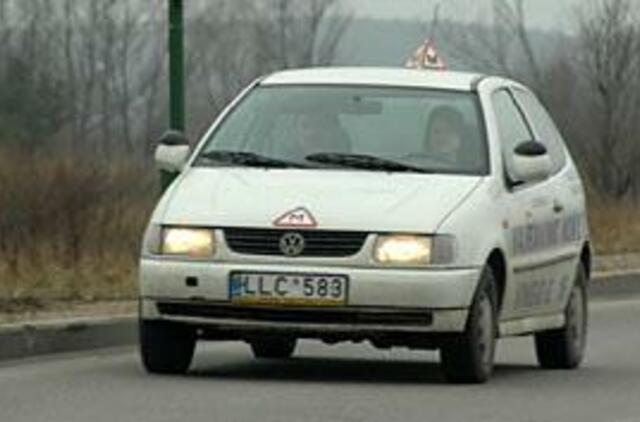 Už kelių karius - pinklės vairavimo mokykloms