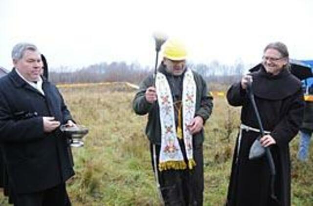 Pranciškonai budino žemę