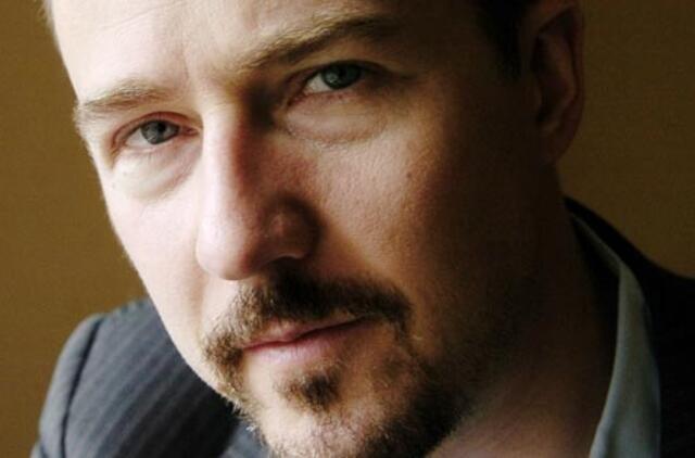 Nematomi Edwardo Nortono vaidmenys