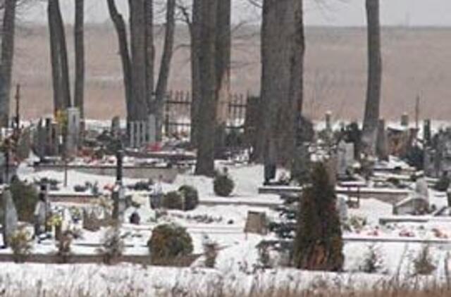 Slengių kapinės prarado ramybę