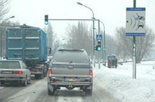 Perspėjimai greituoliams jau sugrįžo