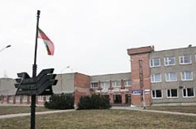 Kovoje dėl mokyklos kapituliavo direktorė