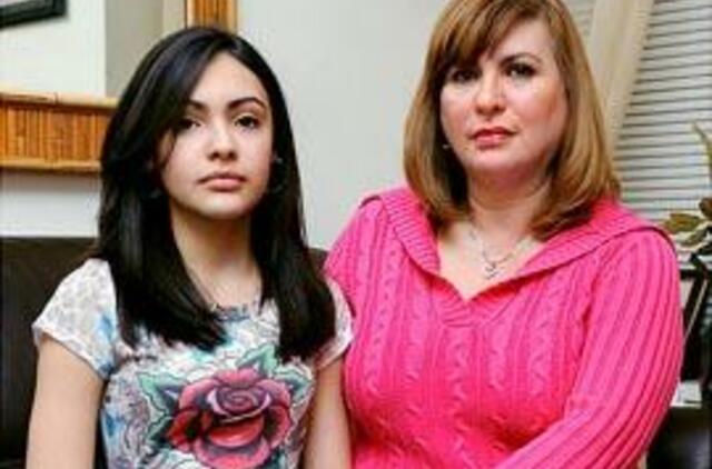 JAV moksleivė reikalauja 1 mln. dolerių kompensacijos už šiurkštų elgesį su ja arešto metu