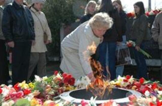 "Taikos maršui" - raudona šviesa