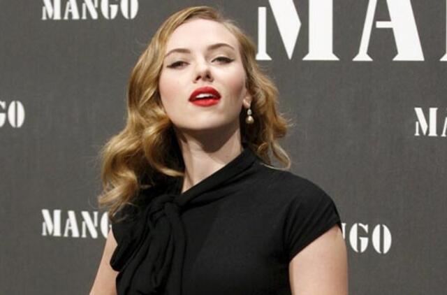 Aktorė S. Johanson turės mažą sesytę