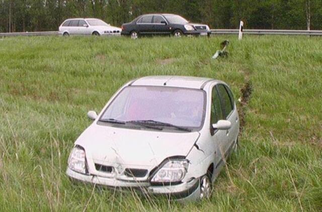 Autostradoje viena moteris taranavo kitą