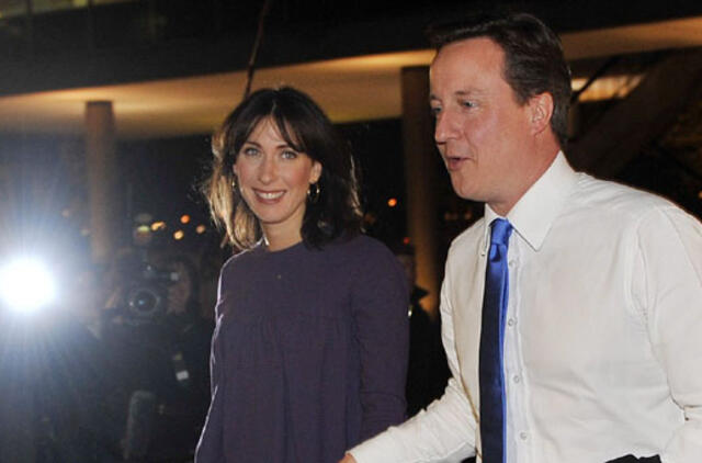 Daugiausiai mandatų Didžiosios Britanijos parlamente gauna konservatoriai