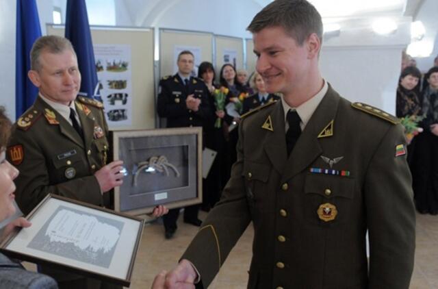 Kariuomenės atstovams įteikti "Jūriniai mazgai"