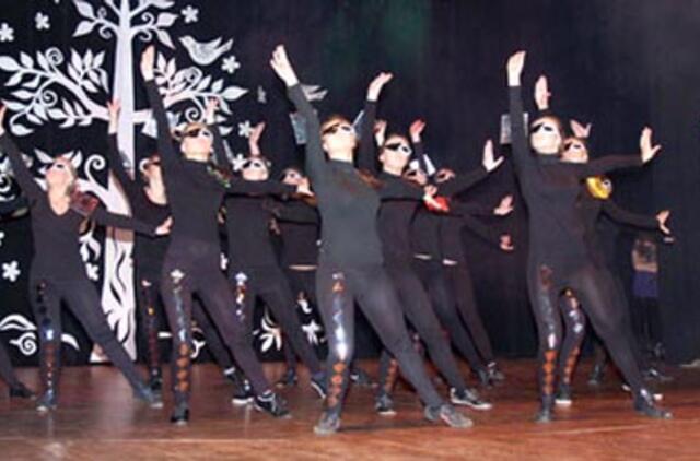 Scenoje – šokio šėlsmas