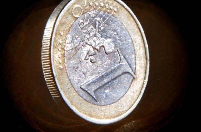 Euro kursas smuko iki žemiausio lygio per ketverius metus