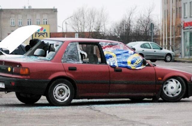 Šalies savivaldybės kviečiamos šalinti automobilius "vaiduoklius"