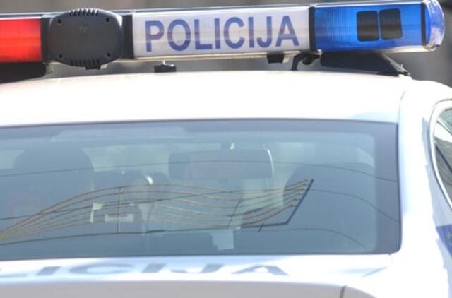 Girtas pareigūnas sukėlė avariją