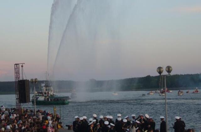 Laivų paradas – su parako dūmais, fontanais ir fejerverkais
