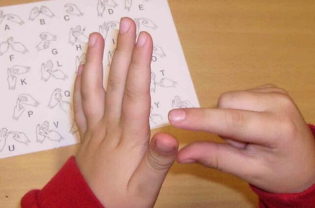 Studentai mokosi kalbėti be žodžių