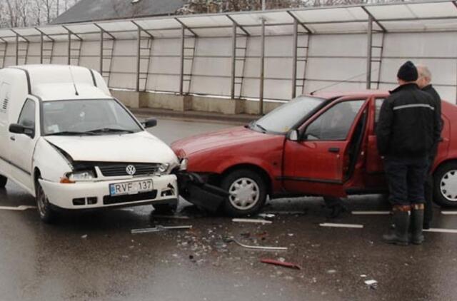 Transporto privalomojo draudimo rinka vis dar krinta, teigia ekspertai