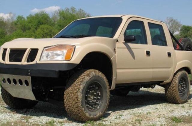 Šarvuotas pikapas: tinka civiliams, bet subalansuotas armijai (video)