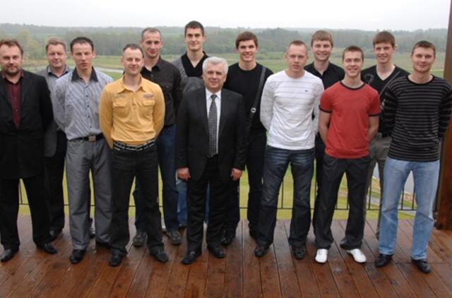 "Neptūnas" pasibaigusį sezoną švenčia golfo aikštyne