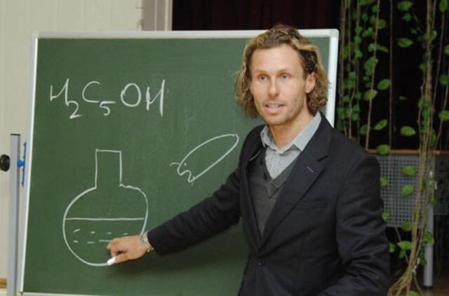 "Apkaltos" komisijos svarstys išvadų projektą