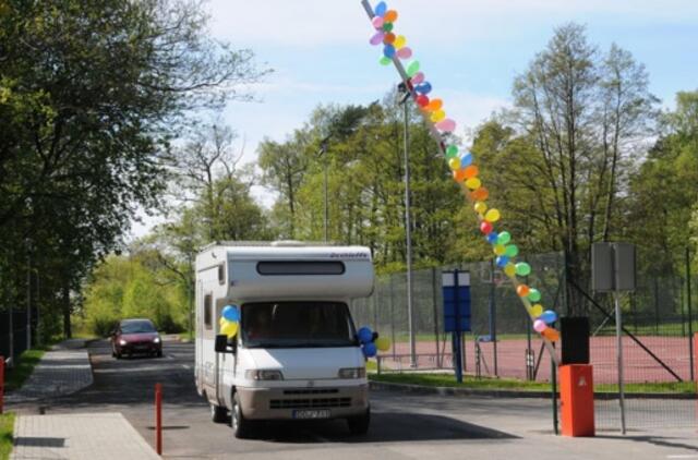 Pajūrio kempinge dygs nameliai