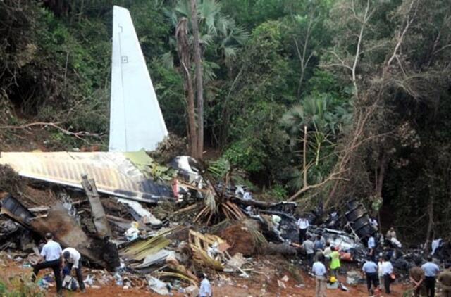 Pasaulio lyderiai pagerbė Indijos lėktuvo katastrofos aukas