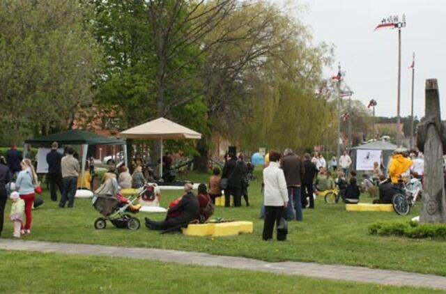 Nidoje šeštadienį atidarytas Bardų skverelis