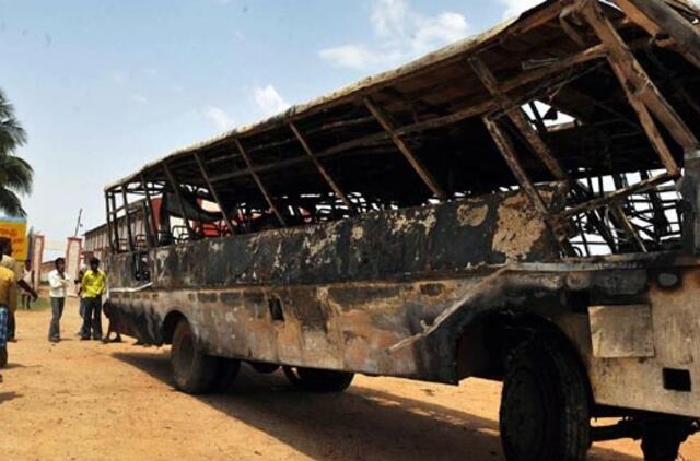 Per autoavariją Indijoje žuvo mažiausiai 30 žmonių