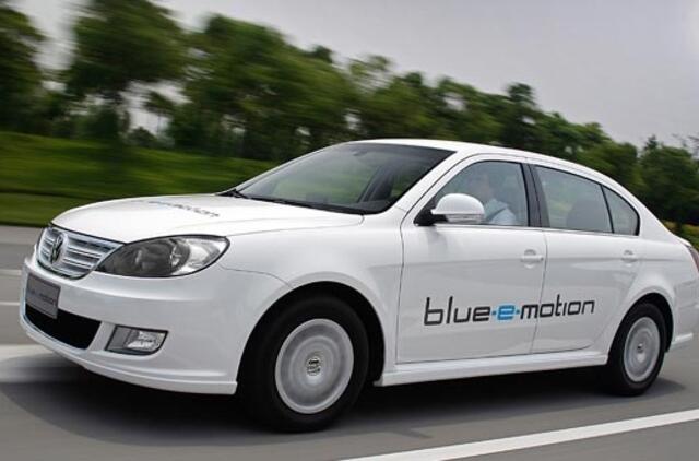 2013 metais - du nauji "Volkswagen" elektromobiliai