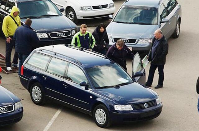 Automobilių pardavėjai laukia sugrįžtančių kazachų