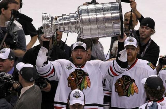 "Blackhawks" ledo ritulininkai po 49 metų pertraukos tapo NHL čempionais