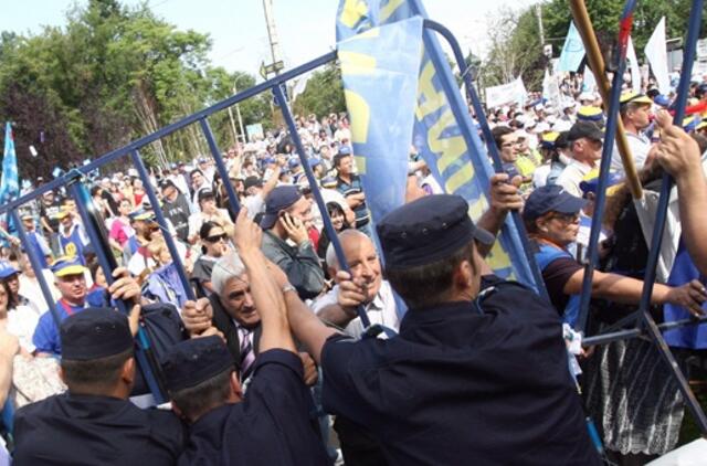 Bukarešto gyventojai mėgino šturmuoti Rumunijos prezidento rūmus