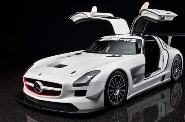 "Mercedes-Benz SLS AMG GT3" pasiruošęs lenktynėms (video)
