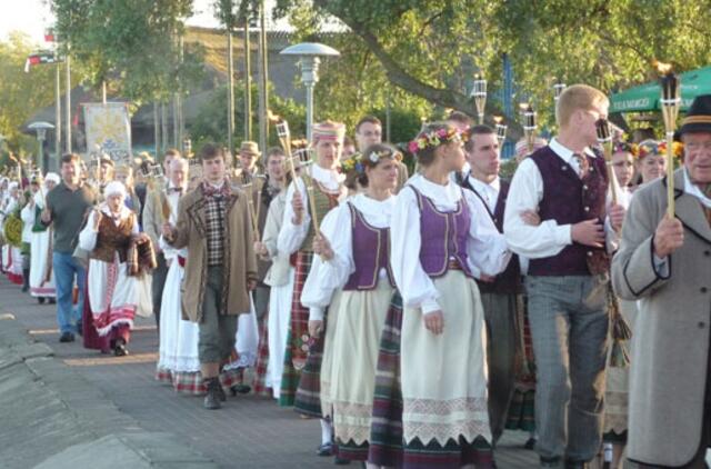 Neringoje vyko festivalis "Tek saulužė ant maračių“