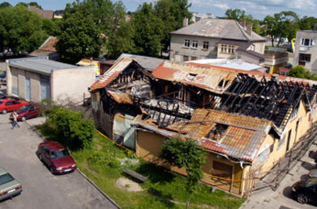 Nudegusį turgelį turėtų nugriauti po mėnesio