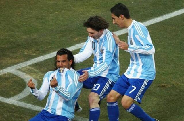 PAR 2010: Argentinos futbolininkai nugalėjo meksikiečius ir iškopė į ketvirtfinalį