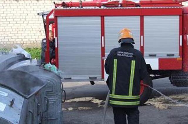 Šilutės ugniagesiams nerimą kelia didelis deginamų šiukšlių konteinerių skaičius