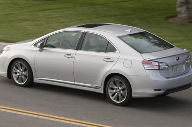 "Toyota" atšaukia 17 tūkst. hibridinių "Lexus" automobilių