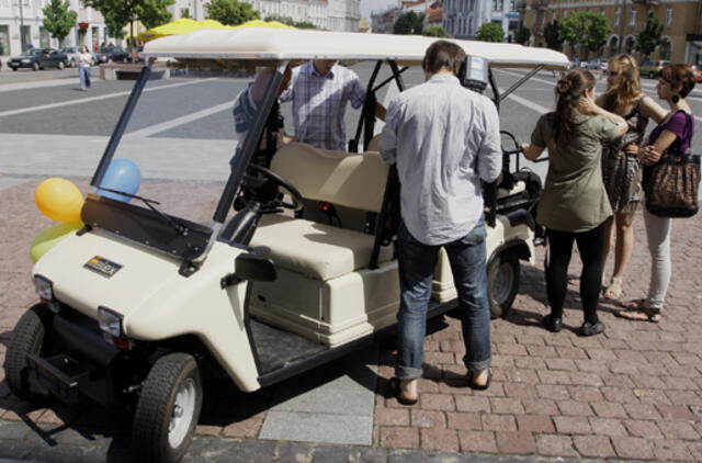 Abiturientų transporto priemonės - nuo vienaračių iki "vintažinių"