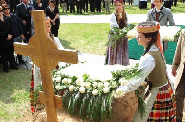 Algirdas Brazauskas atgulė amžinojo poilsio