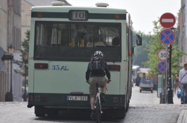 Dviratininkams - važiuojamoji Tiltų gatvės dalis