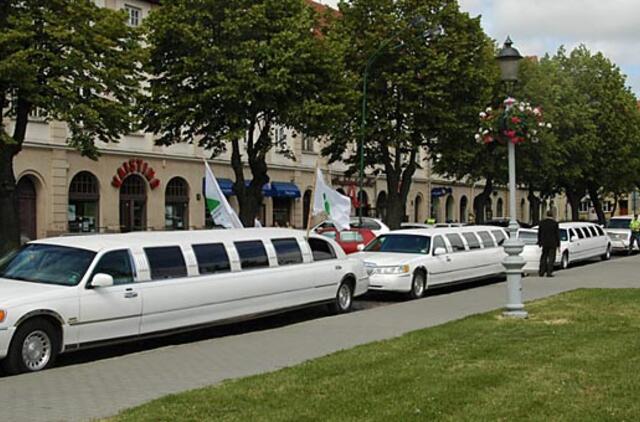 Išleistuvės: suknelės, limuzinai, vedėjai ir "InCulto"