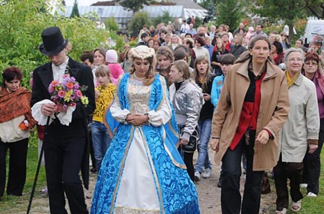 Karalienės pėdsakai įkvepia tvarkyti parką