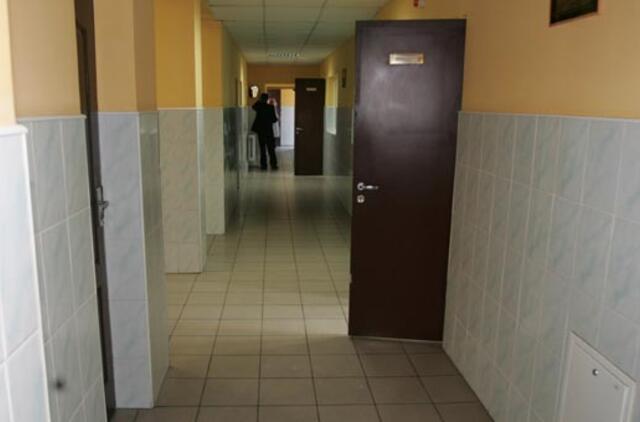 Lauktuves kaliniui moteris slėpė po higieniniu paketu